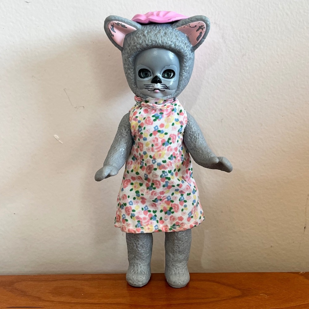 Vintage Madame Alexander Grey Cat Doll Floral Dress Pink‎ Bonnet CNA Marked 5"